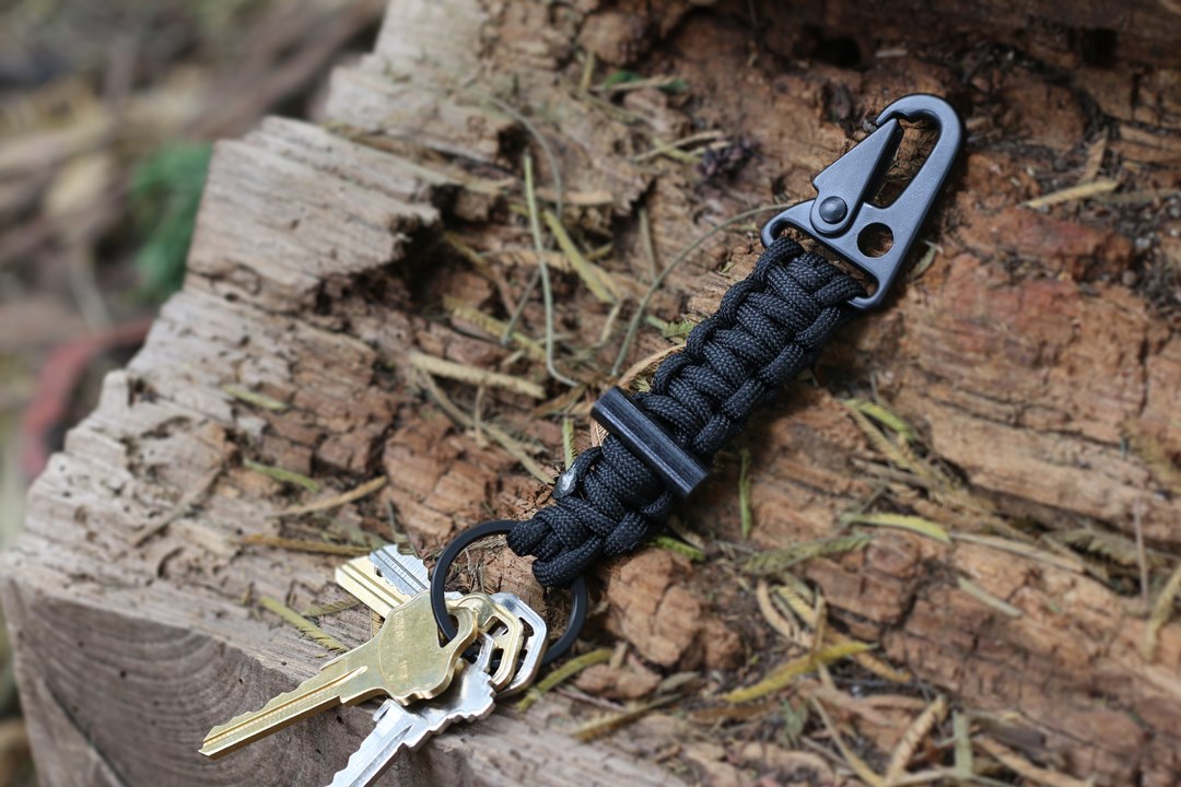 1080_Bomber Paracord Keychain 2