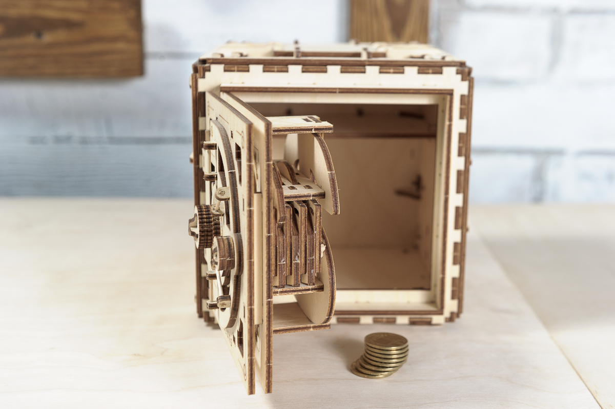 Ugears Safe 10