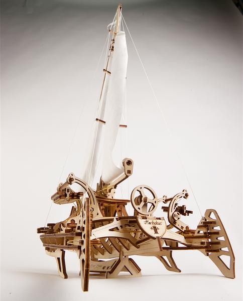 Ugears_Trimaran_Merihobus_Model_4_grande