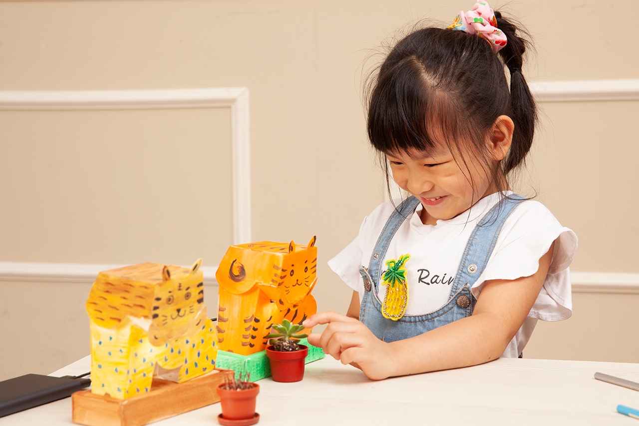 LED迷你植物燈《畫畫虎》5